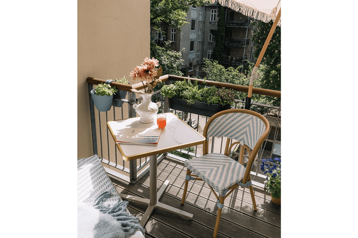 Florine cafébord med stomme i aluminium 60 x 60 cm