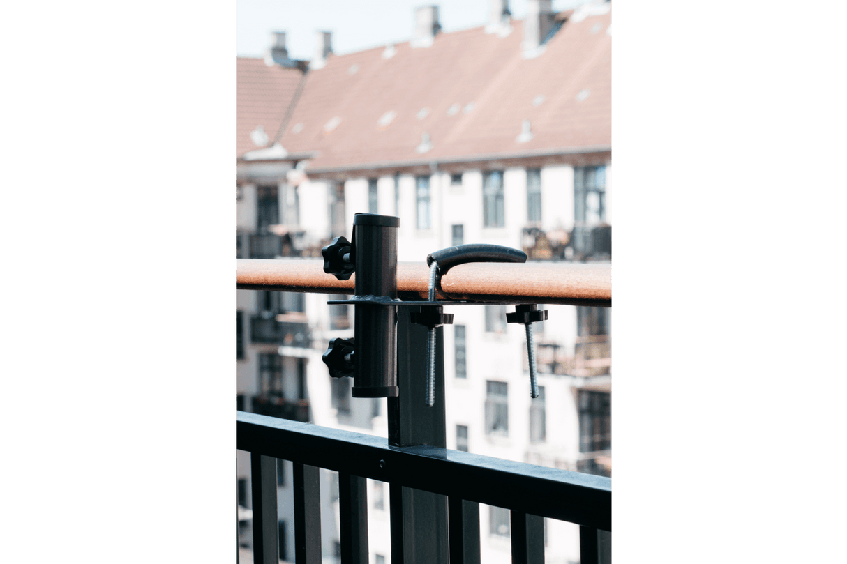 Hans parasollfäste till räcke