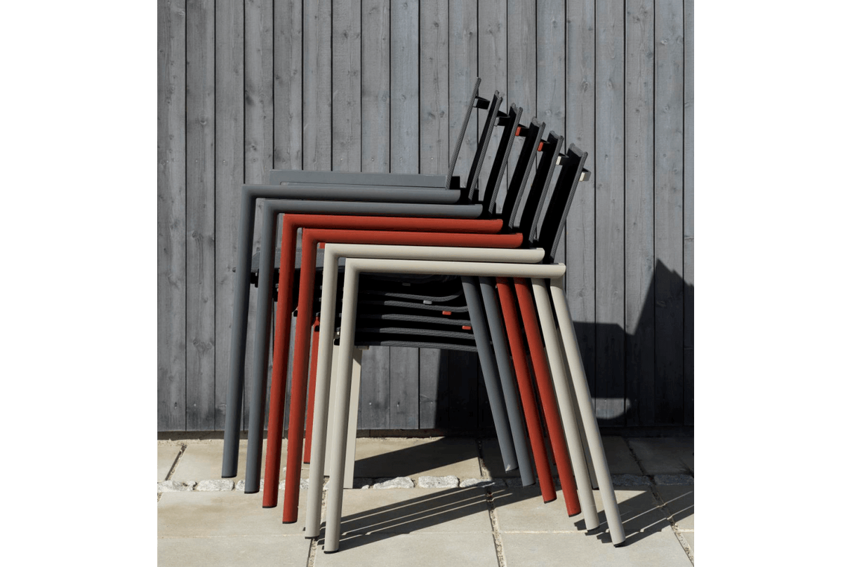 Delia stapelbar karmstol