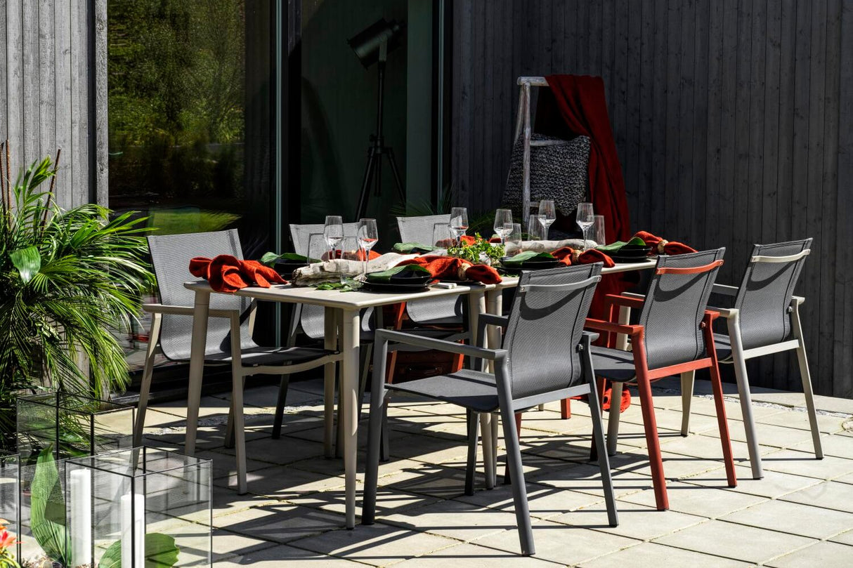 Delia stapelbar karmstol