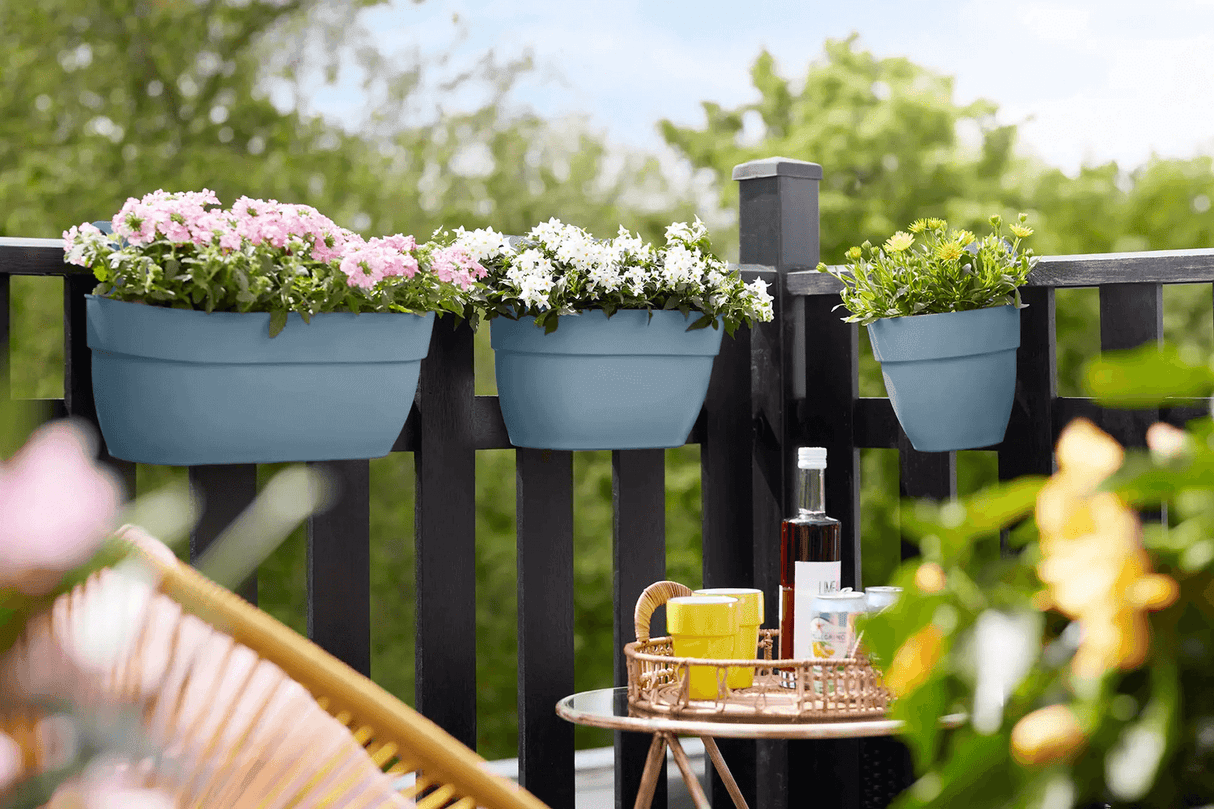 Vibia campana kruka till balkongräcke