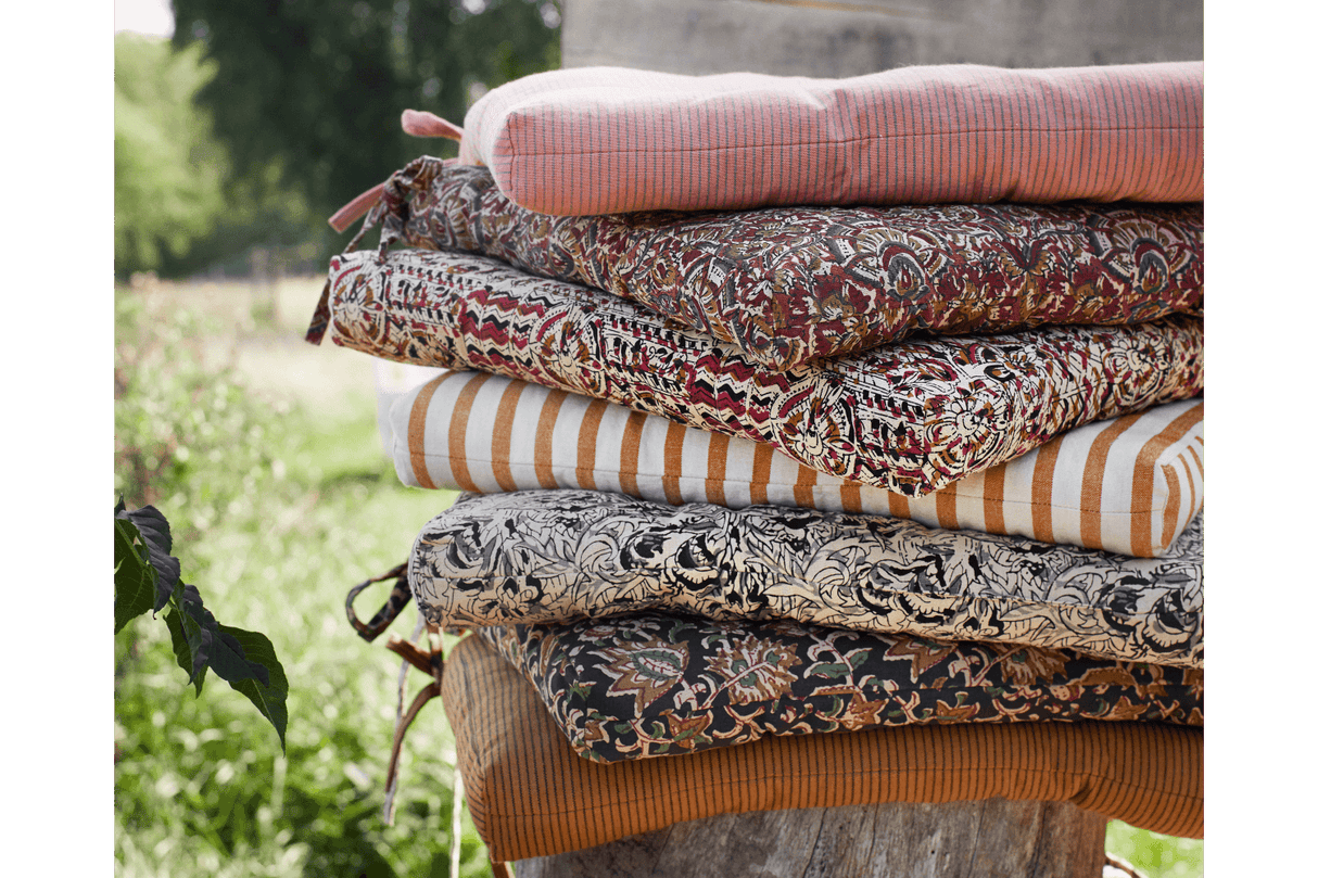 Kritstrecksrandig sittdyna 45 x 45 cm