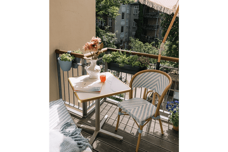 Florine cafébord med stomme i aluminium 60 x 60 cm