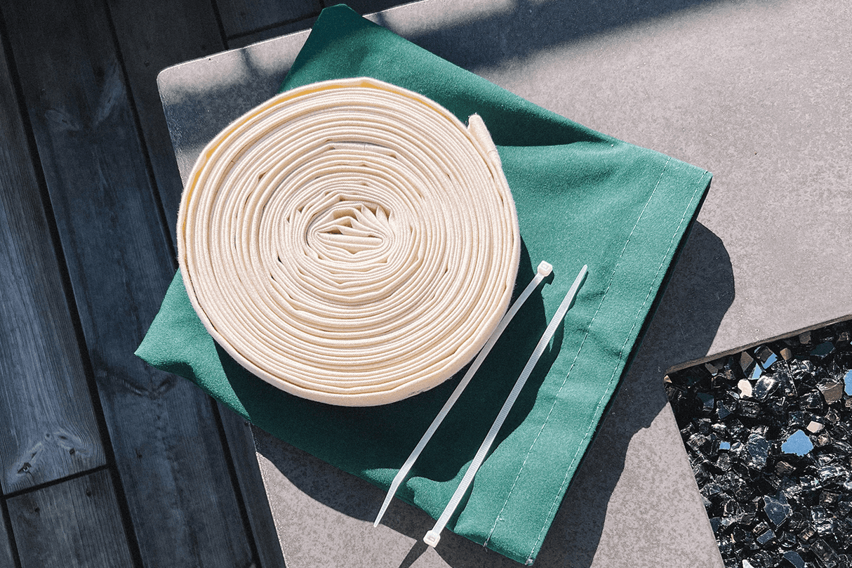 Måttband och färgprover till balkongskydd