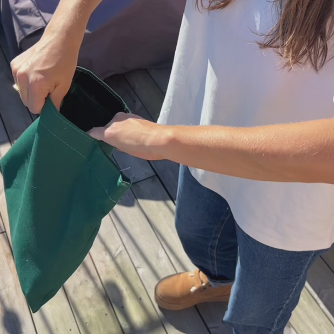 Måttband och färgprover till balkongskydd