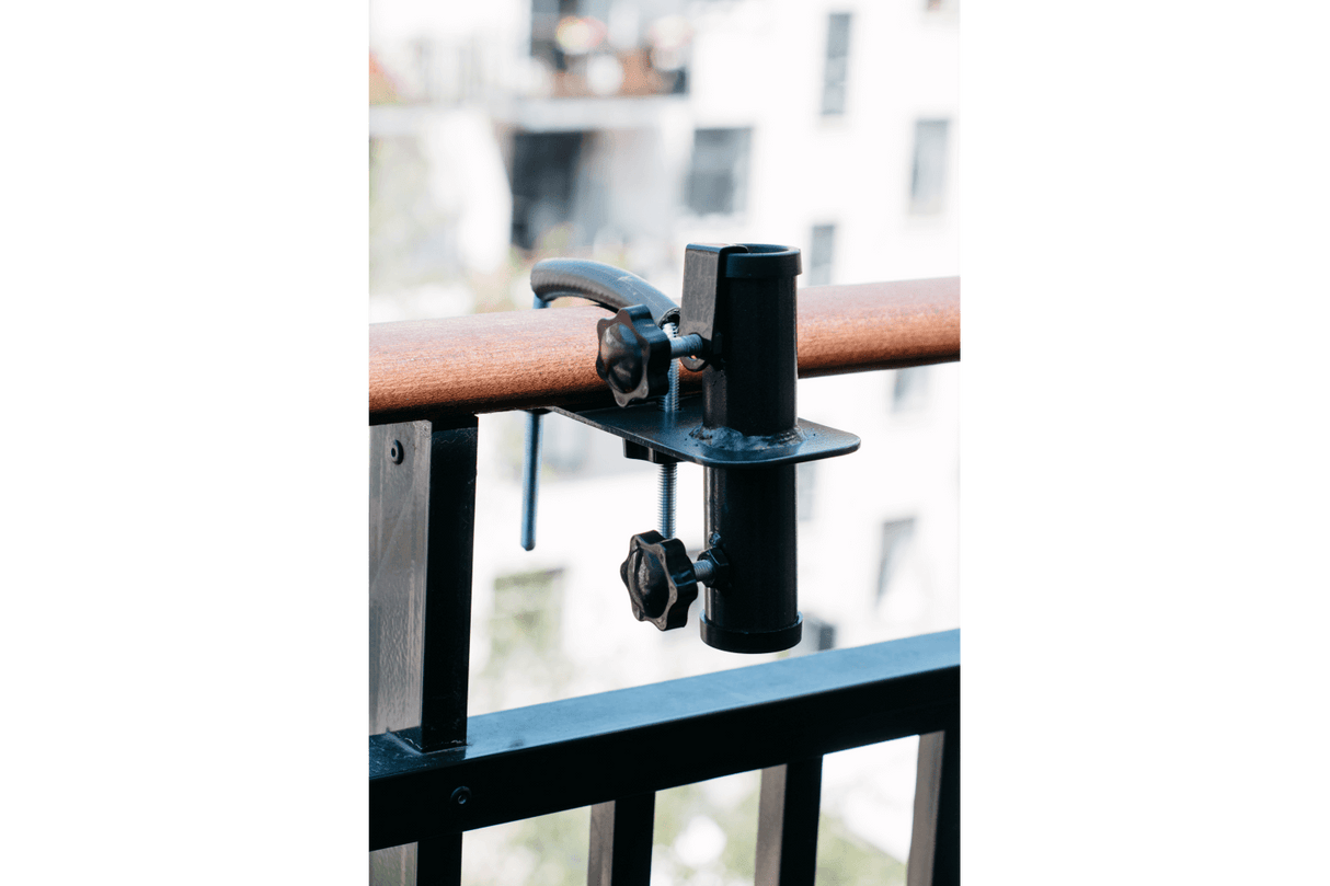 Hans parasollfäste till räcke