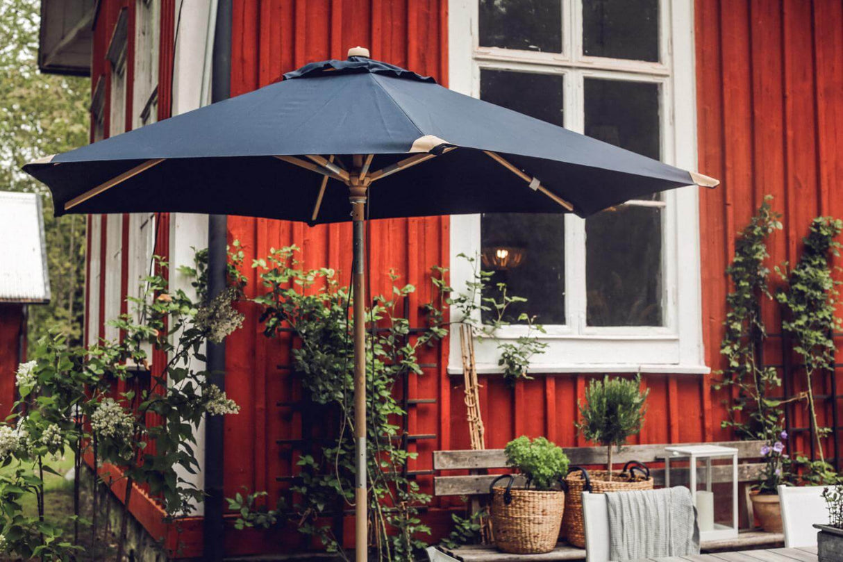 Trieste parasoll med tilt Ø250 cm