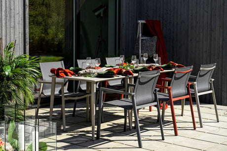 Delia stapelbar karmstol