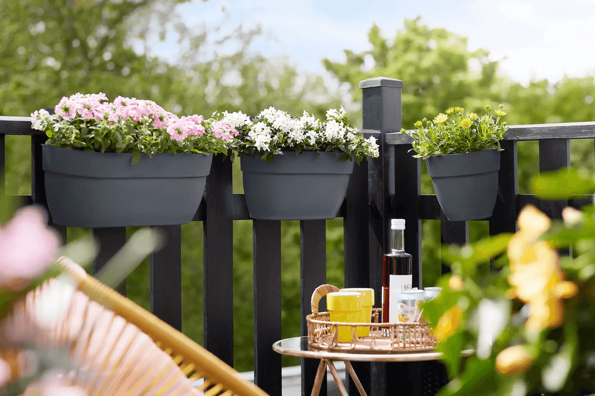 Vibia campana kruka till balkongräcke