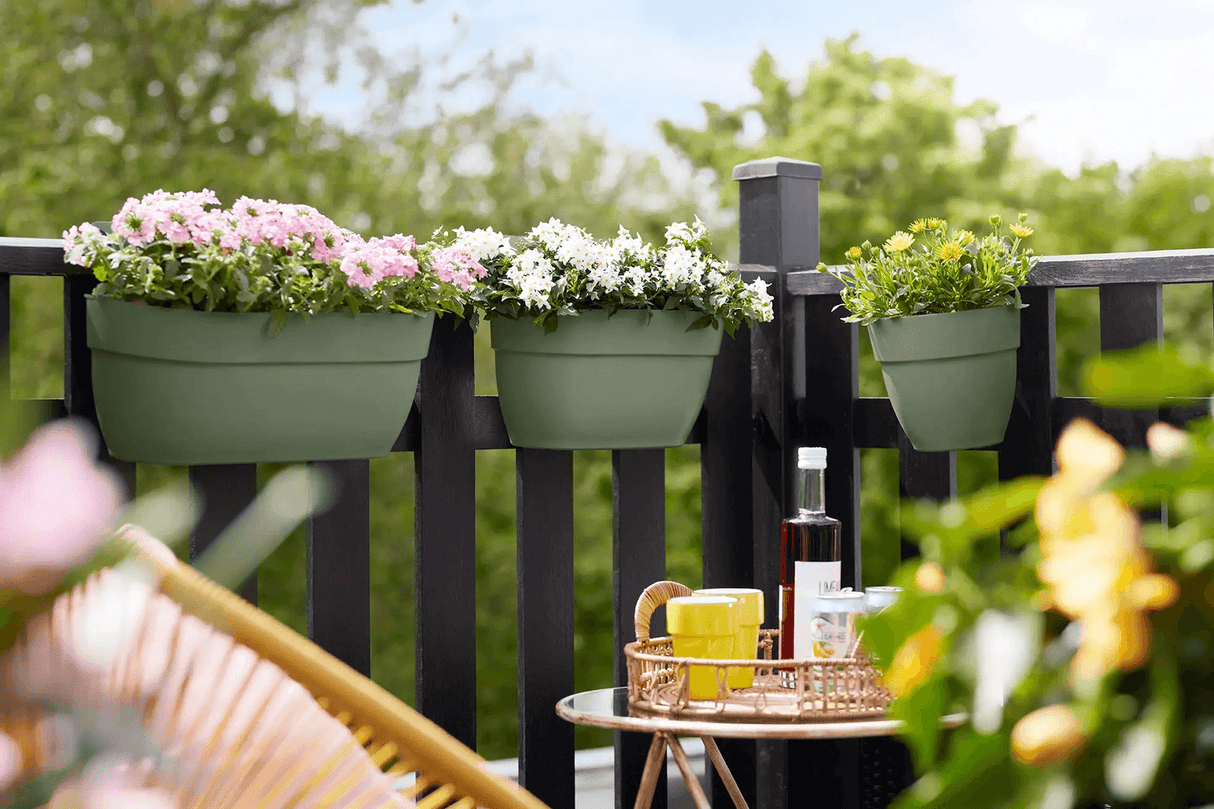 Vibia campana kruka till balkongräcke