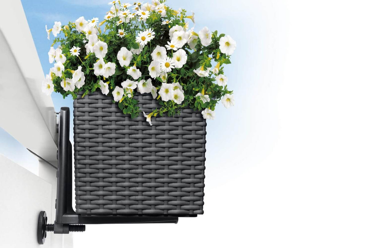 Fästen till Lechuza balkonglåda